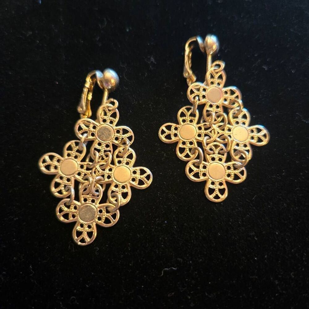 Sarah Coventry Golden Petals Gold Tone Dangle Clip Earrings